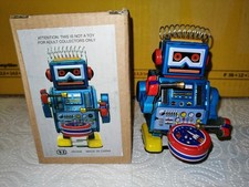 Blechspielzeug In OVP Kleiner Roboter Mit Schlüssel Zum Aufziehen  