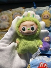 Pin For Love "V" Labubu -