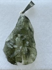 Natürlicher moldavit - natürlicher,