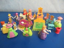 11 Figuren viele Möbel zu