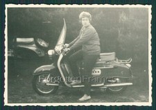 Foto Frau posiert am Motorrad Tatran Manet Oldtimer WOMAN on MOTORCYCLE Photo