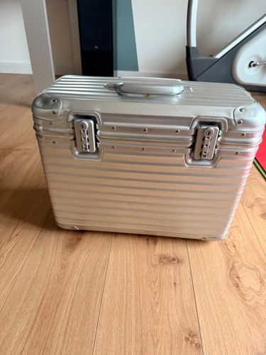 Rimowa aluminium business - rimowa,