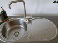 Edelstahl Waschbecken mit umlegbarem Wasserhahn