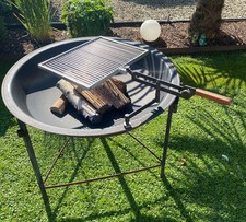 XXL Feuerschale Gusseisen / Sehr Stabil wie Neu / mit Grill und Bambus Auflage