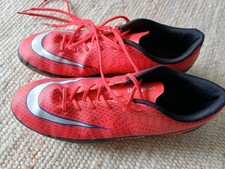 Gr. 41 Fußballschuhe Nocken Stollen Rasen rot