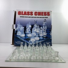Glas Schach Brettspiel Set, mattierte & klare Figuren, gepolsterte Basis, Strategiespiel