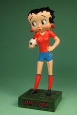 BETTY BOOP SPIELT FUSSBALL