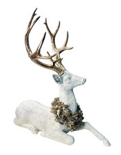 Liegender Hirsch mit großem Geweih und Lorbeerkranz, Deko Figur, Weihnachtsdeko 