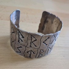 Antiker armreif mit runen - antiker,