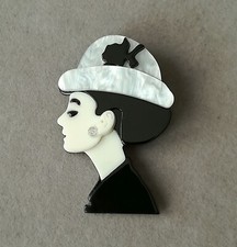 Brosche Dame Mit Hut Acryl Mode 50er 60er Retro Style Elegante Lady Frauen Kopf