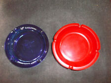 West Aschenbecher Rot aus Glas/Gauloises Aschenbecher Blau aus Glas