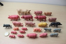 24 Schweine Haustiere Wildtiere Wildschwein Figuren Plastik alt RAR