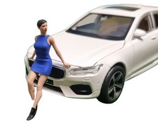 ATLANTIC, Gelehnte Frau in