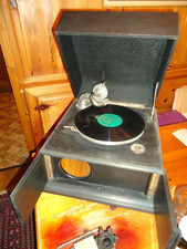gramophone antik im guten Zustand mit 10 Platten dabei