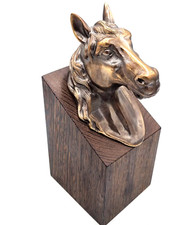 Toller schwerer Bronze Pferde