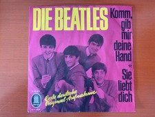 DIE BEATLES - Komm, gib mir deine Hand / Sie liebt dich  7"