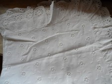 2 alte Paradekissen mit Spitze