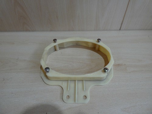 Lautsprecher halter vorne - lautsprecher-halter,