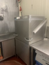 Haubenspülmaschine Durchschub