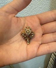 Vintage Florenza Brosche in Goldoptik – filigranes Design mit Perlen