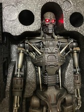 Terminator 4 End Skeleton T-600 Hot Toys Movie Masterpiece Actionfigur 1/6...