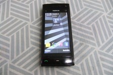 Handy Nokia X6-00.