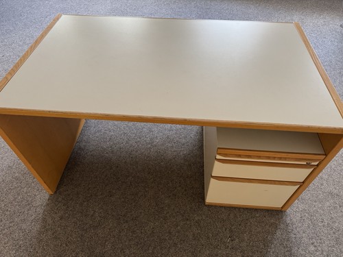 Schreibtisch massiv mit