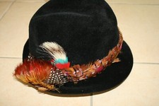 Damen Hut aus Samt mit viel