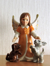 Goebel Engel spielt mit zwei