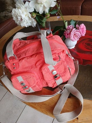 Trendige handtasche mit - trendige,