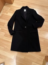 Schwarzer toller Mantel