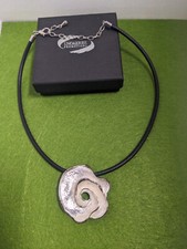 Sehr schöner silberfarbene