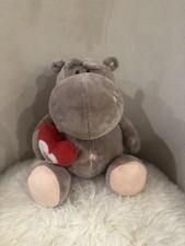 NICI Nilpferd mit Herz Kuscheltier Stofftier Plüschtier ca. 33cm 80028-11-10