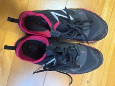 New Balance WT10 Minimus Trail-Running Sneakers schwarz-pink