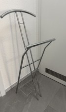 Herrendiener Kleiderbutler