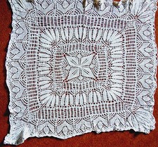 Rar: handgearbeitete Tischdecke Mitteldecke 80x80 cm Kunststricken Handarbeit