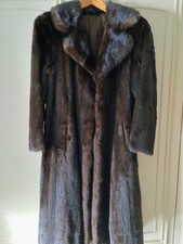 Klassischer edler Nerz Pelz Mantel rötlich-braun mit Muff und Mütze Größe 42 TOP