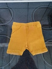 Senffarbene "Musselin" kurze