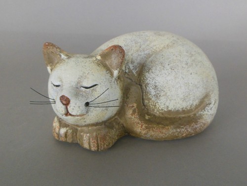 Katze liegend hoch und 15 - 8,