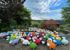 Schafe Bunte Deko Figuren lustige Bunte Gartenfiguren NEUE Lämmer zur Auswahl