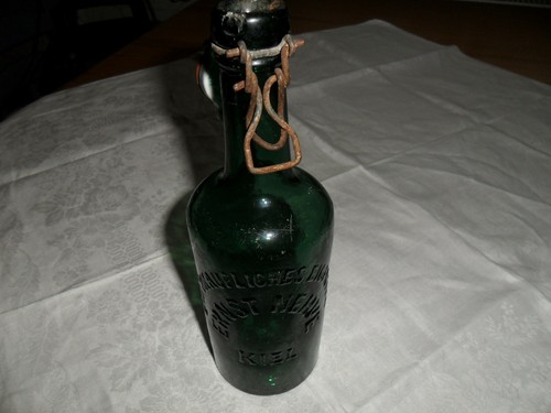 Uralte grüne bierflasche - uralte,