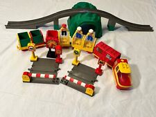 LEGO Duplo Eisenbahn - Konglomerat mit Lok, Waggons, Schienen, Tunnel und Brücke