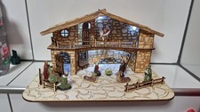 Krippe mit Figuren und