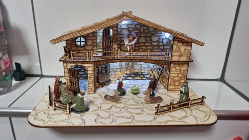 Krippe mit figuren und - mit,