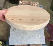 Auf Bestellung gefertigt - Beistelltisch aus Massivholz. schwarze Stahl Haarnadelbeine - neu, handgefertigt