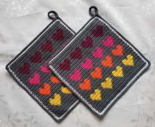 2 Stk Motivtopflappen gehäkelt,Handarbeit,Herzen,Geschenk,Liebe,Weihnachten