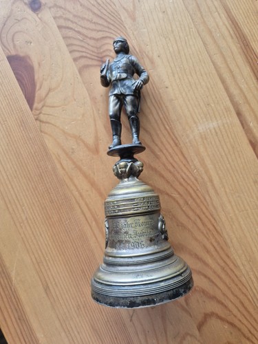 Antike glocke zum jährigen - zum, 25