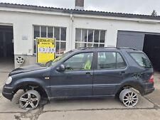 Schlachtfest Mercedes ML W163 270 CDI Bj.2000 Ausschnitt vom Einstieg Nr.12/25