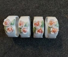 4 Porzellan Serviettenringe