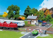 Faller 222174 Spur N -- Bahnübergang mit Schrankenwärterhäuschen NEU und OVP